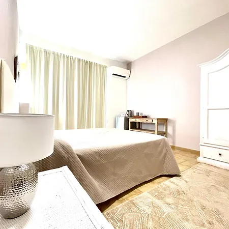 Mameli Rooms Lt